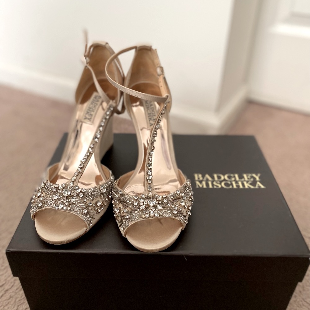 BADGLEY MISCHKA Sarah Embellished Satin Wedge Evening Shoe Size 7.5